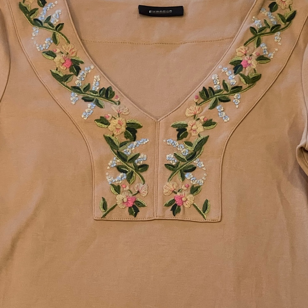 Long Sleeve Express Shirt w Floral Embroidered Neckline - Picture 2 of 3